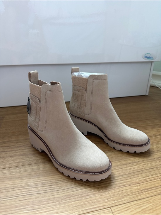 Dolce Vita Shoes - Dolce Vita Light Beige Suede Platform Chelsea Booties